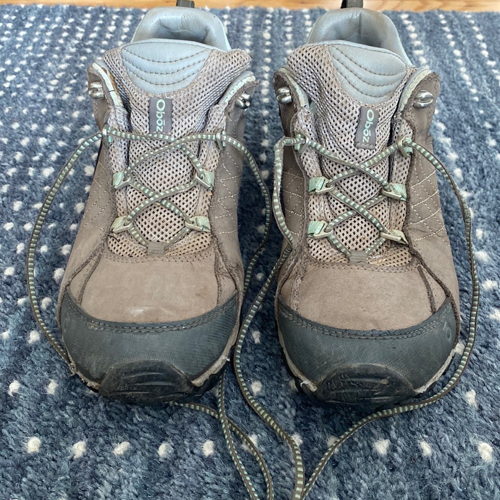 Oboz women’s hiking books